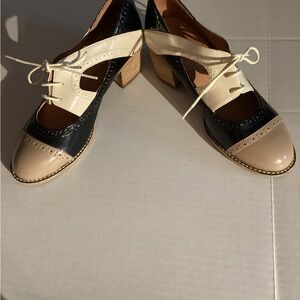 Elegant Two-Tone Women's Oxford Shoes